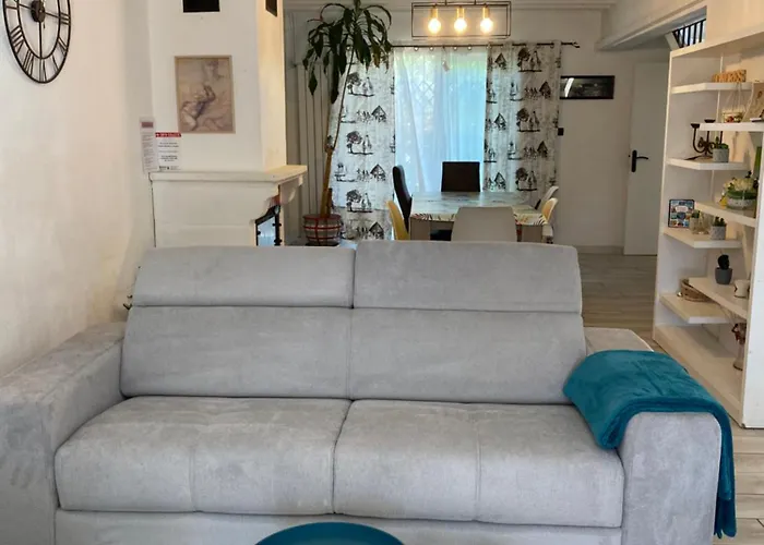 Les Micocouliers - Spacieuse Maison,4chambres ,avec Jardin- Parking -wifi *